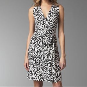 Diane Von Furstenberg 100% Silk Wrap Dress Size 4